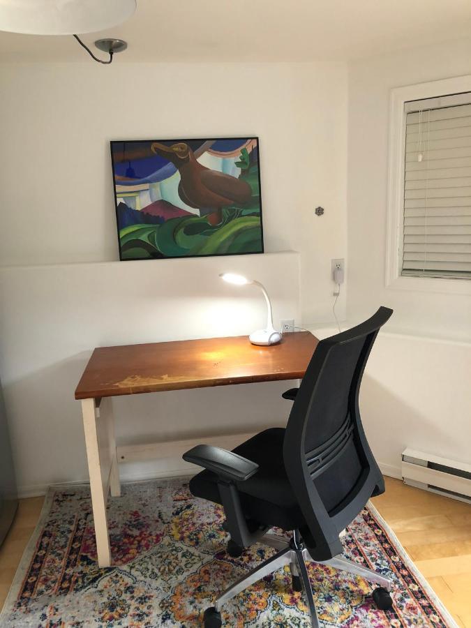 One Bedroom Suite Near Hillside Mall Oak Bay Εξωτερικό φωτογραφία